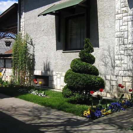 Domacinstvo Opavski バチキ・ペトロヴァツ エクステリア 写真